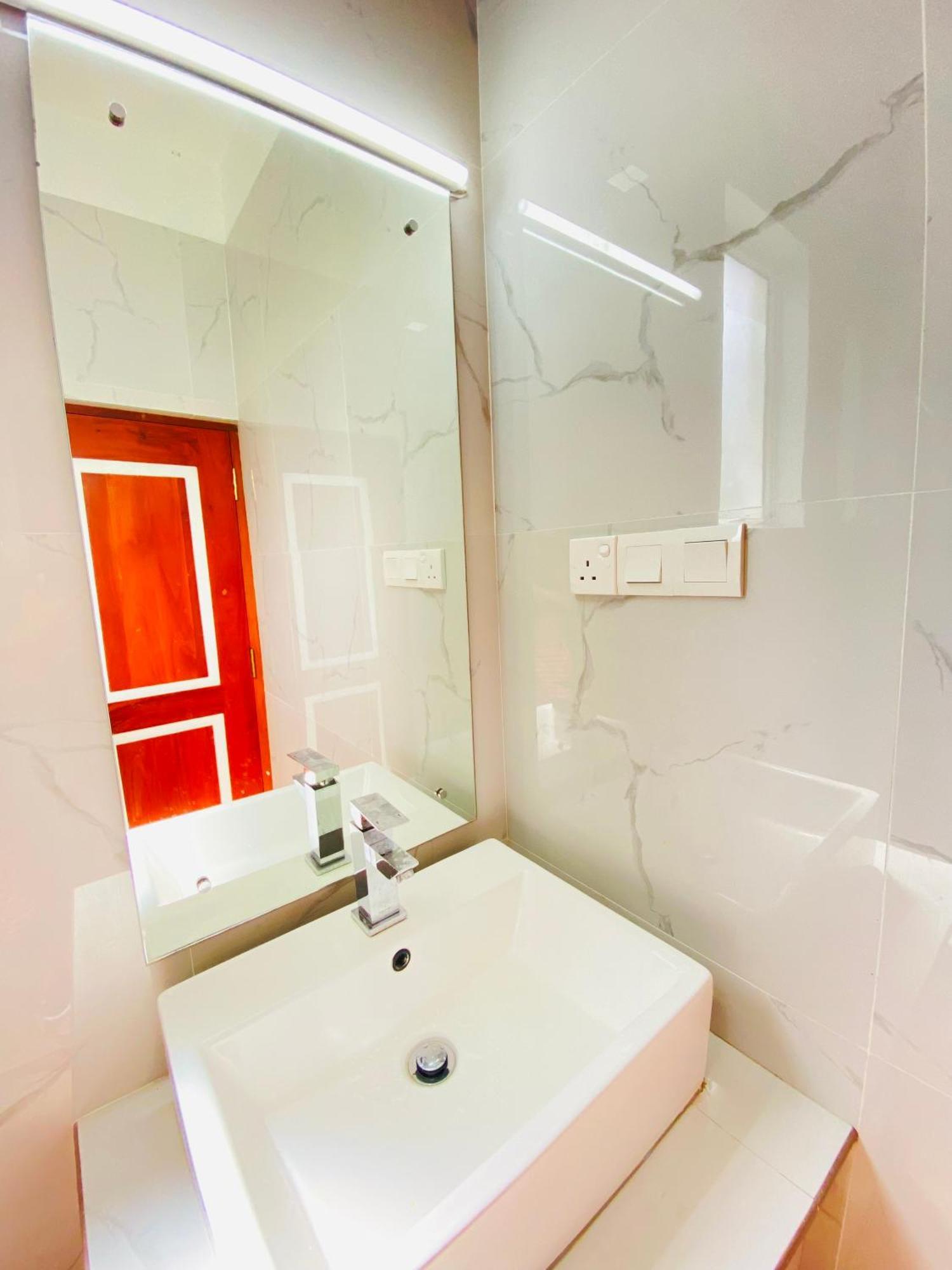 Srimadis Villa Near Airport - Negombo Dış mekan fotoğraf