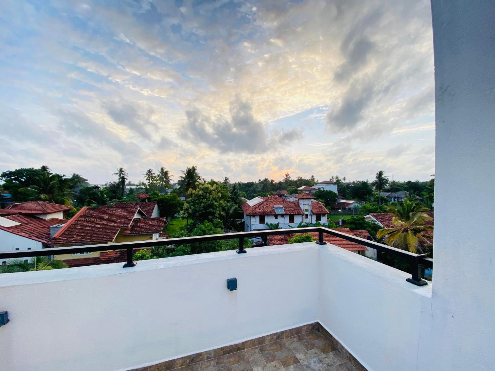 Srimadis Villa Near Airport - Negombo Dış mekan fotoğraf